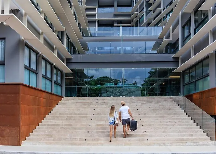 Casa Camaleon Luxury Condominium. Sea Views. Pools Apartment *